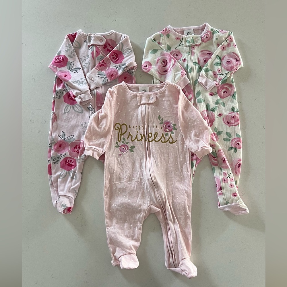 Gerber girls set of 3 footed bodysuits/ pajamas, size 0-3 months
